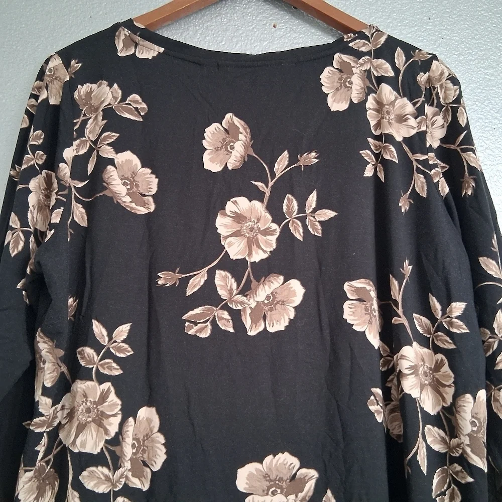Colleen Lopez Black Floral Top Size 1X